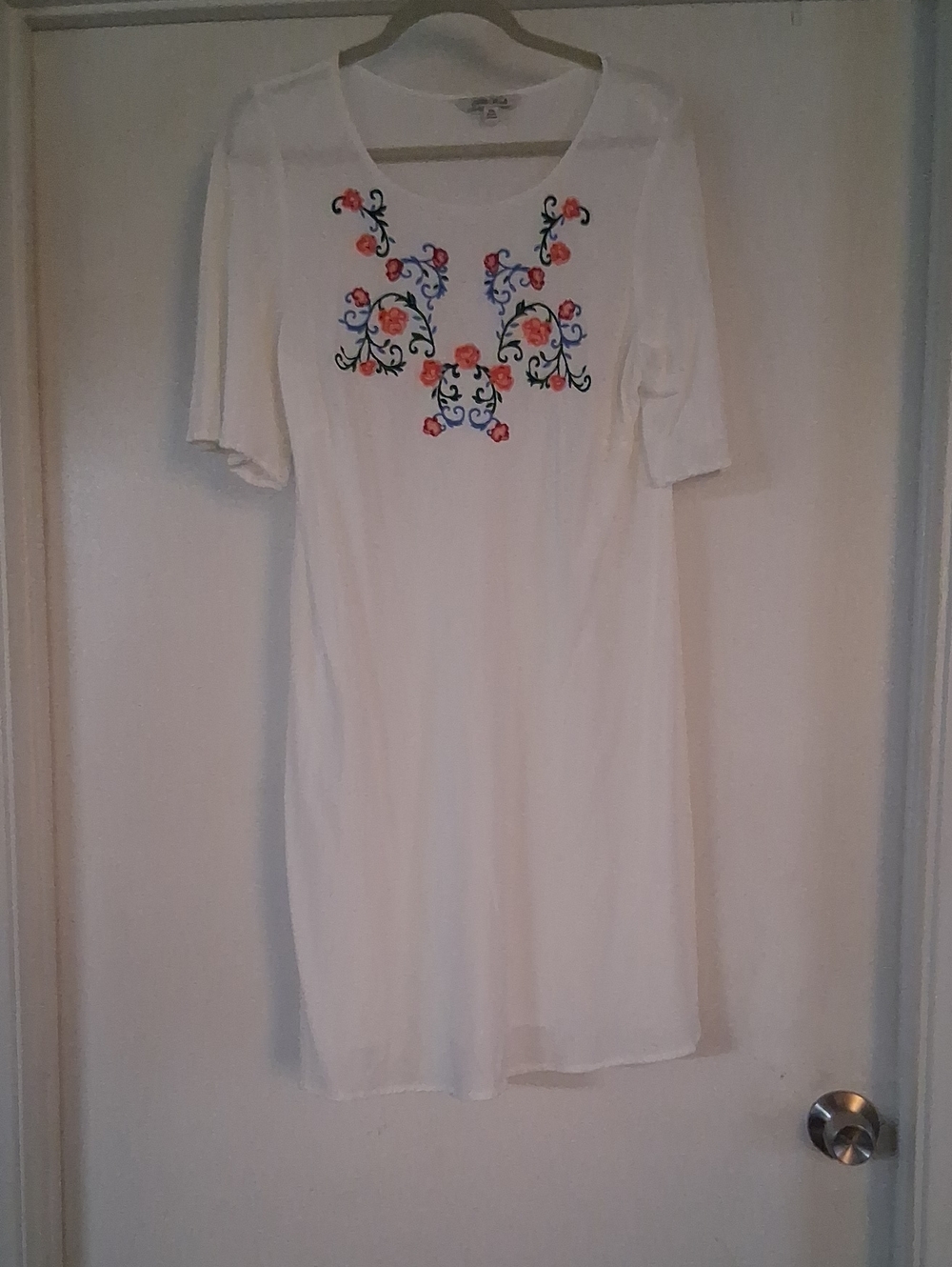 The Pioneer Woman White Midi Dress with Coral & Blue Embroidery